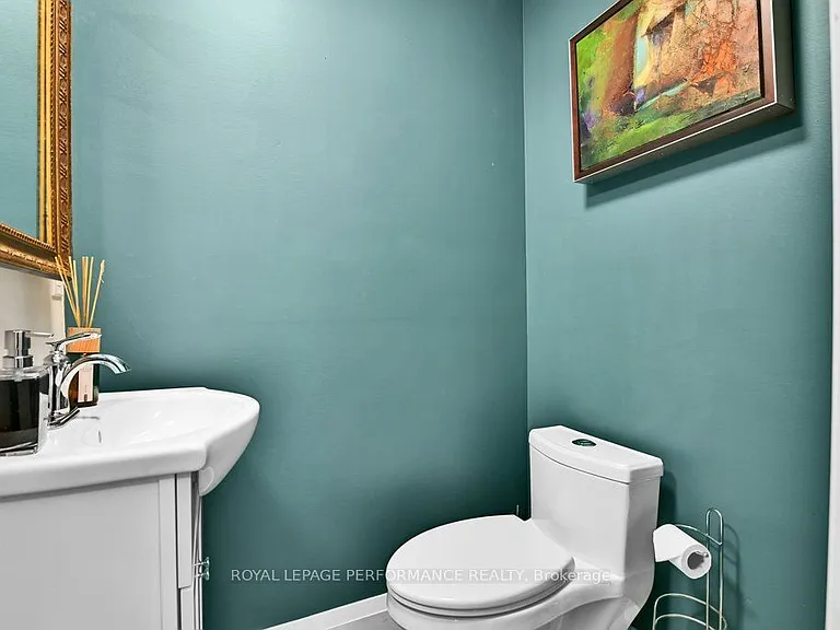 168 Stewart St W — Photo 6