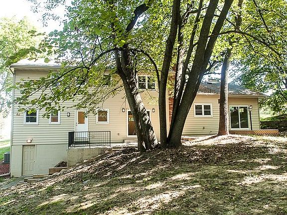 4th image of 5384 NW Burr Oak Dr
