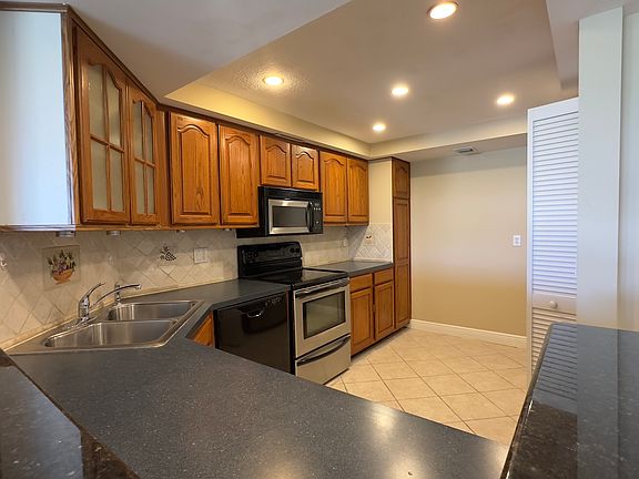 4th image of 2425 Presidential Way APT 203