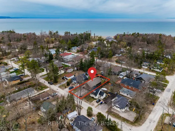 12 5th Ln, Wasaga Beach, ON L9Z 2E9