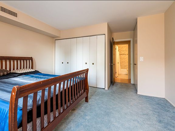 5th image of 720 Wellington Ave Unit 201