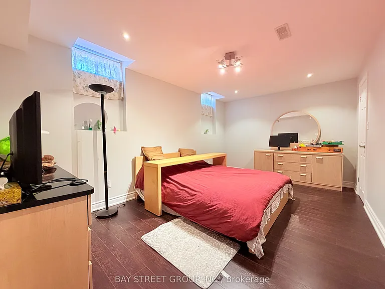 9 Saint Clare Blvd — Photo 40
