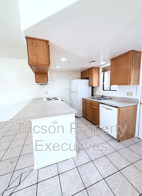 2 bed, 2.0 bath, 1300 sqft, $1,300 — Photo 2