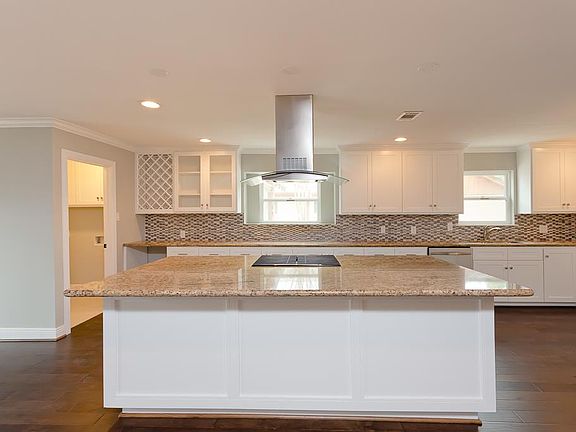 5th image of 2511 Pomeran Dr