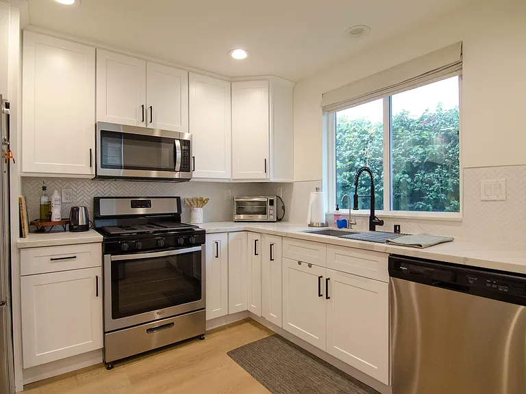 1236 N Evergreen Ave — Photo 7
