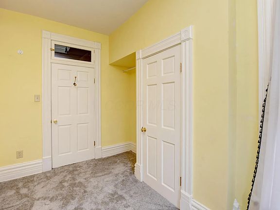 2nd image of 952 Neil Ave #952