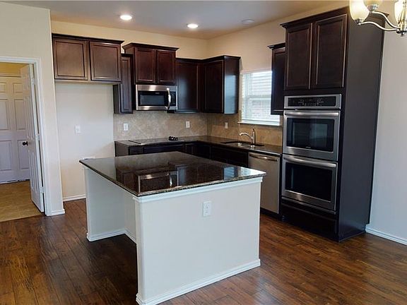 5th image of 6307 Clear Brook Dr