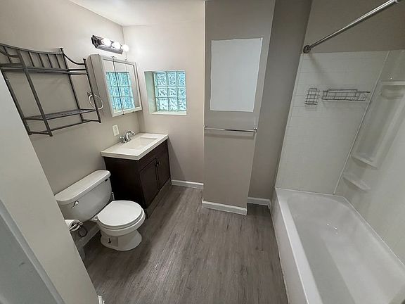 5th image of 5268 Wickliff St #1