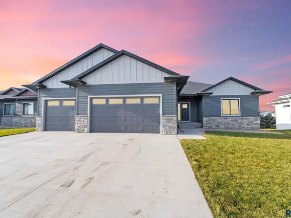 447 Blue Ox Cir, Harrisburg, SD 57032