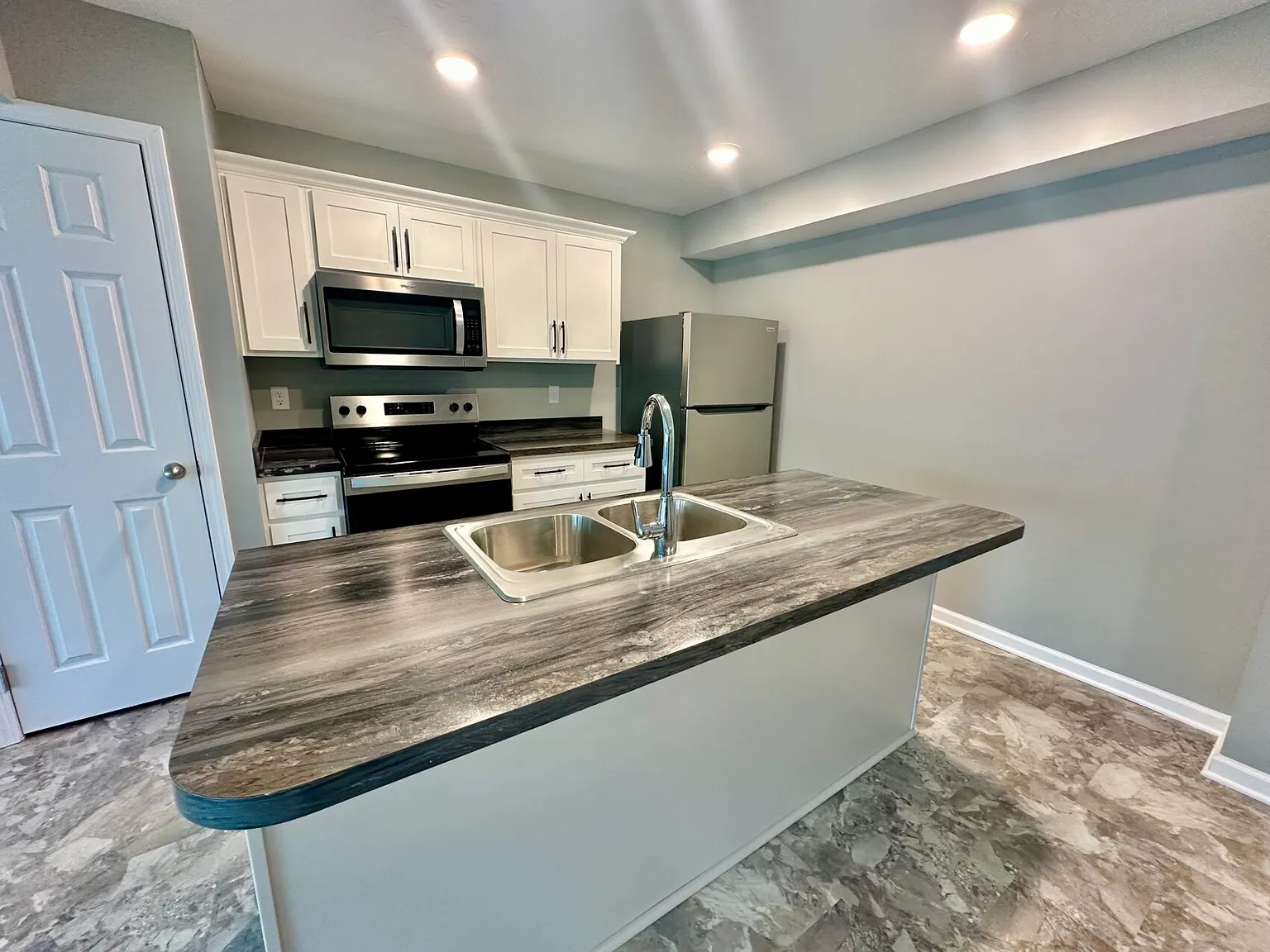 3 bed, 2.5 bath, 1600 sqft, $1,450 — Photo 4