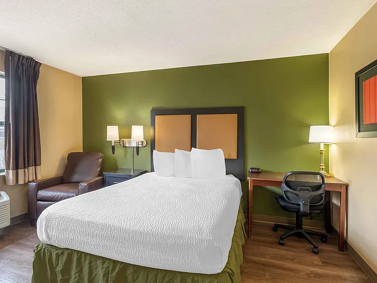 Studio Suite - 1 Queen Bed