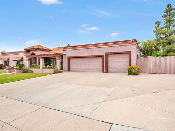 Huge 3 car garage