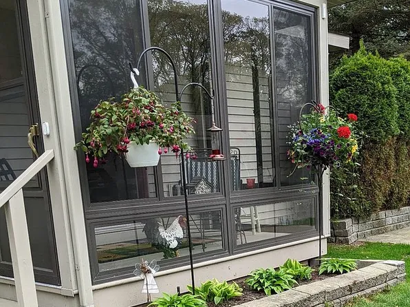 5748 W Brookwood Pl, Ludington, MI 49431