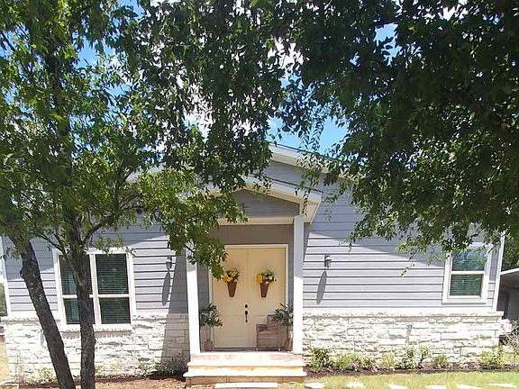 2nd image of 855 Aspen Ln