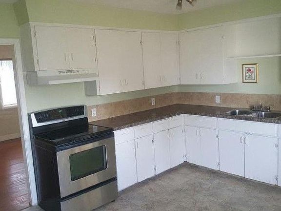 3rd image of 308 Harewood Rd