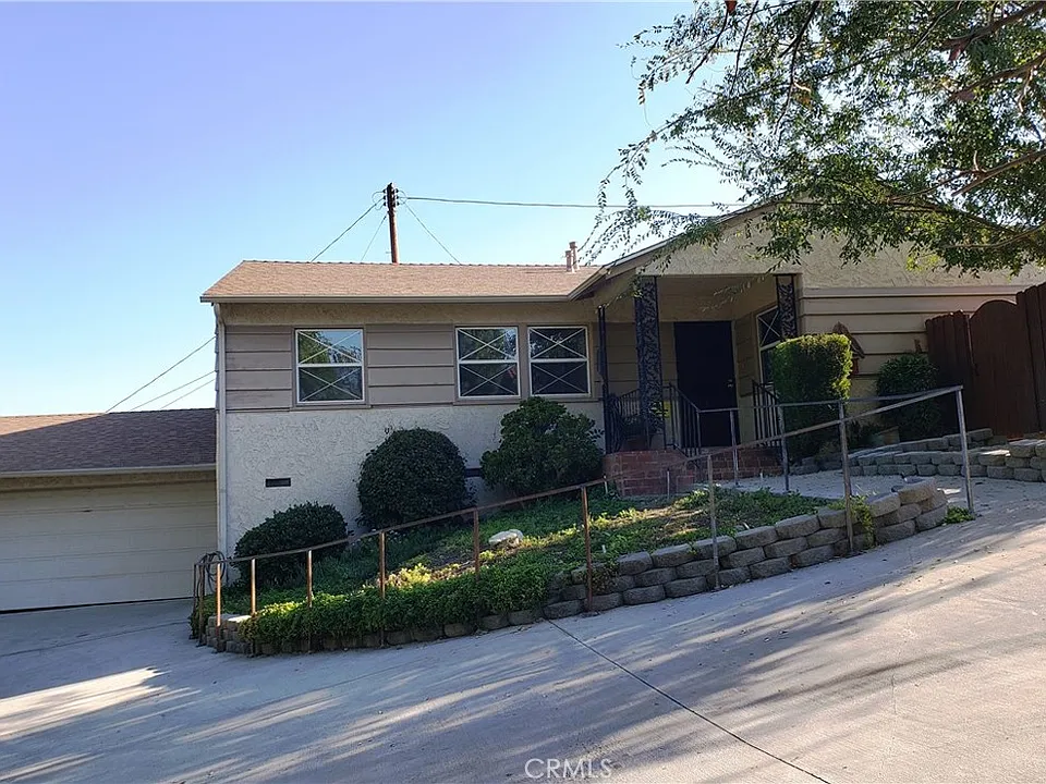 22436 Avenue San Luis