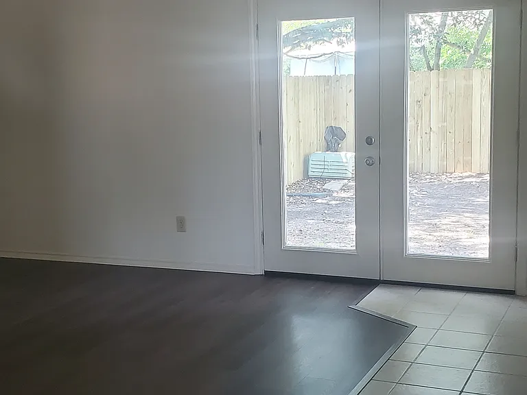 9726 Green Plain Dr — Photo 5