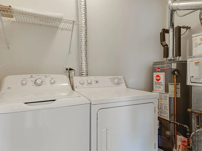 2487 Dickens Dr — Photo 21