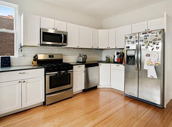 5th image of 2214 W Ainslie St #3