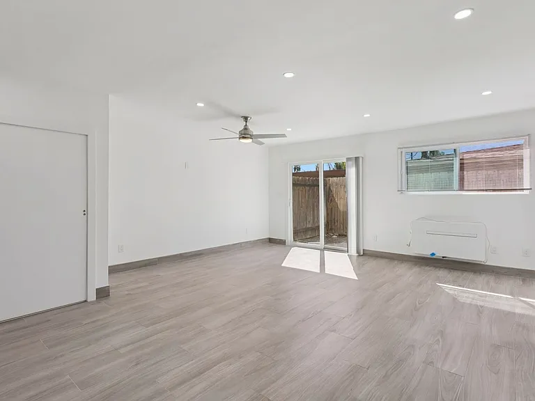 738 S Orange Ave — Photo 8