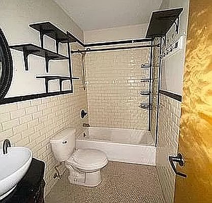 4th image of 120 Menahan St #2RR