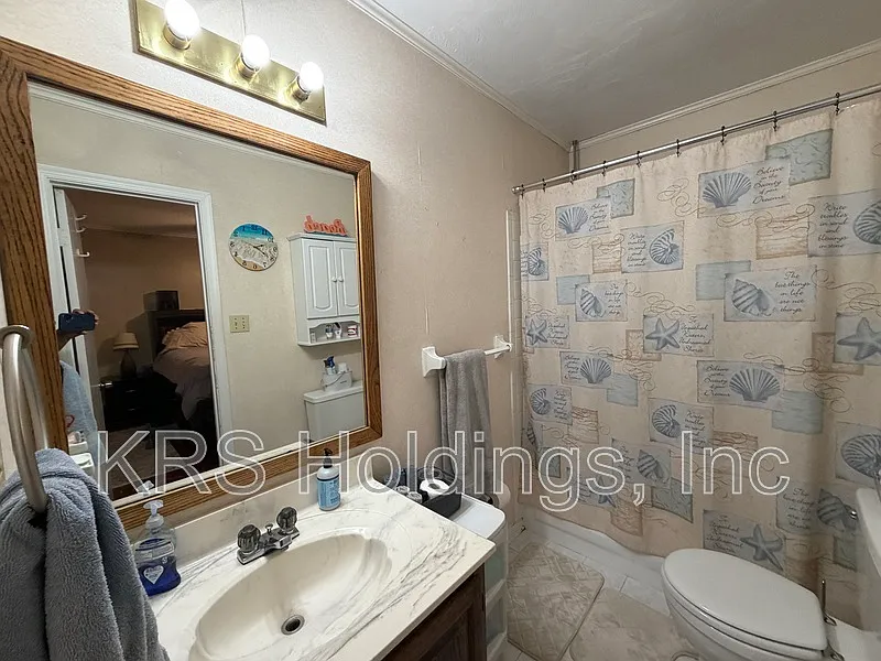3 bed, 2.0 bath, 1456 sqft, $2,400 — Photo 4