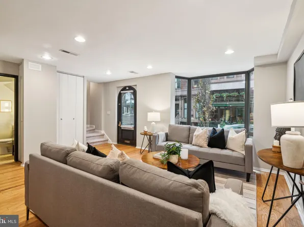 2020 Walnut St #2024, Philadelphia, PA 19103