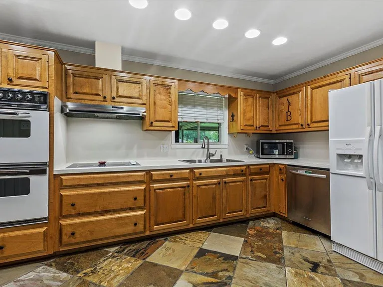 10035 Devonshire Dr — Photo 3