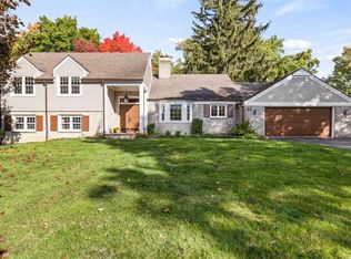 36 Wood Hill Rd, Pittsford, NY 14534