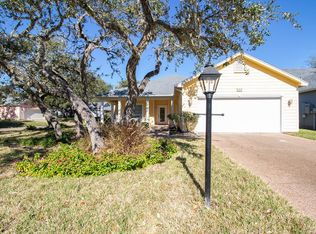 24 Camellia Cir, Rockport, TX 78382