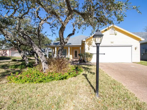 24 Camellia Cir, Rockport, TX 78382