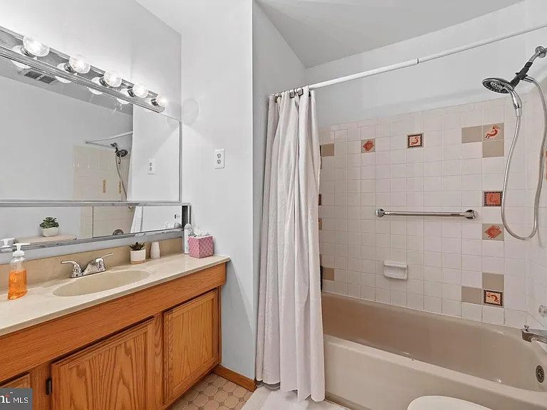 13501 Kelmont Ct — Photo 16
