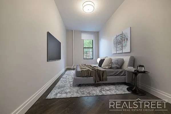 Rented by Real Street Inc | media 7