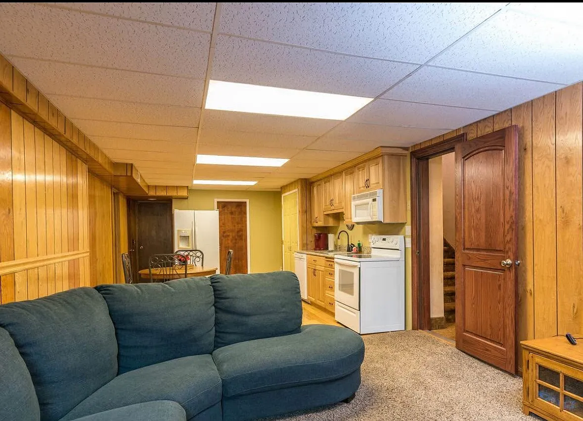 236 S Aileen Way — Photo 2