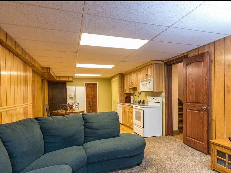 236 S Aileen Way #A — Photo 2