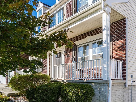 3rd image of 411 Cherry Hill Ct