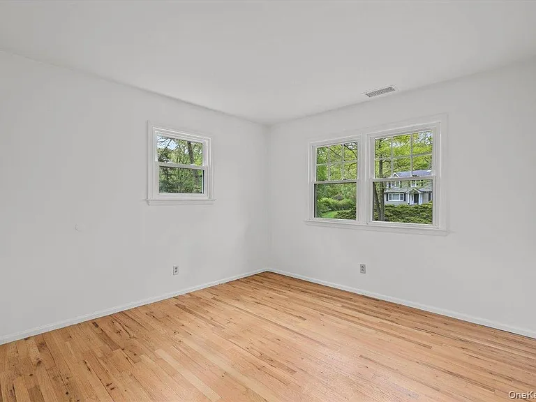10 Silvermine Dr — Photo 6