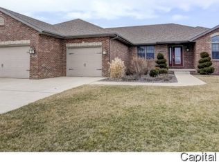 2001 Hurstbourne Ln, Chatham, IL 62629
