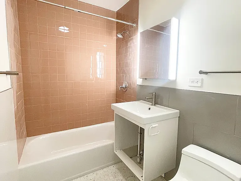 3825 Parsons Blvd #5L — Photo 20