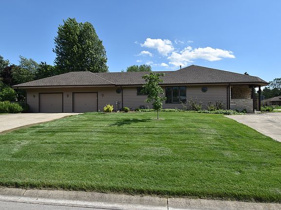 2nd image of 340 Carriage Hill Ct
