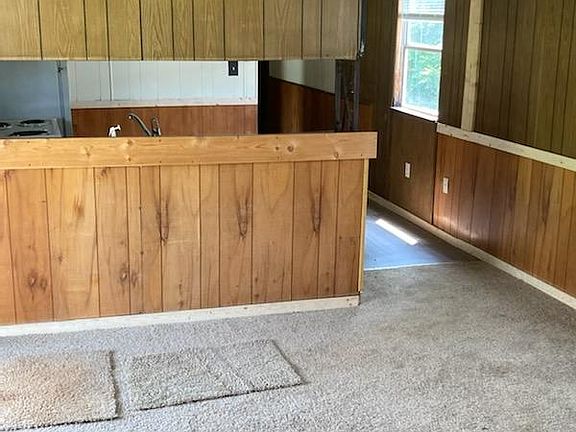 2nd image of 2496 Meadows Park Ln