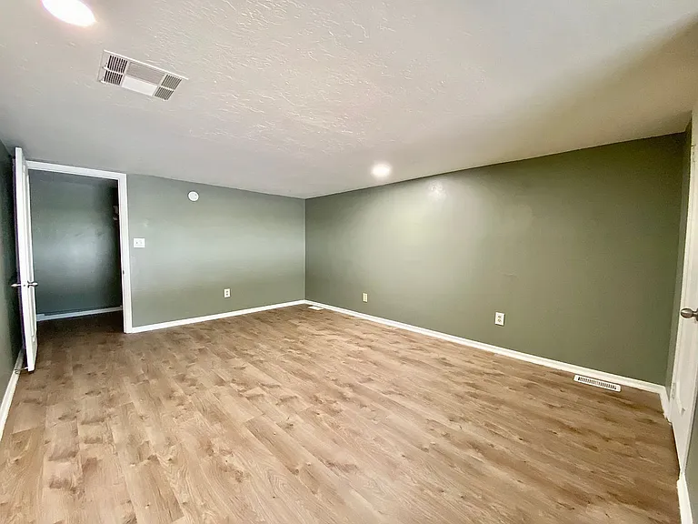 6336 N Villa Ave — Photo 17