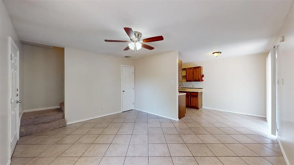 2 bed, 1.0 bath, 912 sqft, $850 — Photo 3