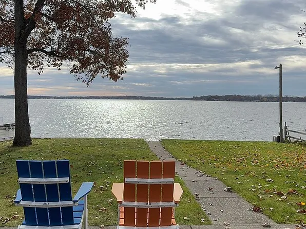 3206 E Shore Dr, Portage, MI 49002