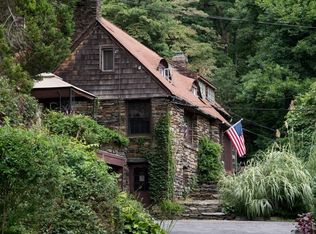 220 Mountain Rd, Pleasantville, NY 10570