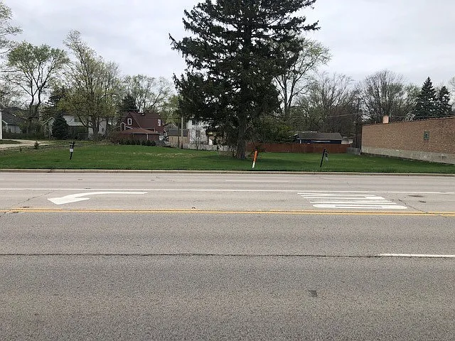 1002 Ogden Ave photo 1