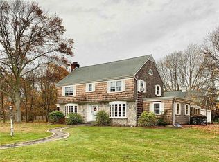 3 Estate Rd, Center Moriches, NY 11934