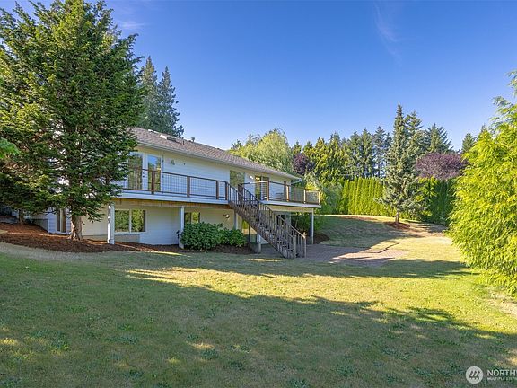 4th image of 806 S Park Court