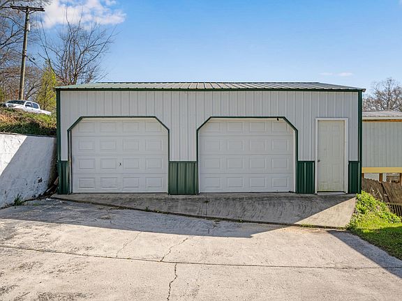 3rd image of 13 Travis Rd