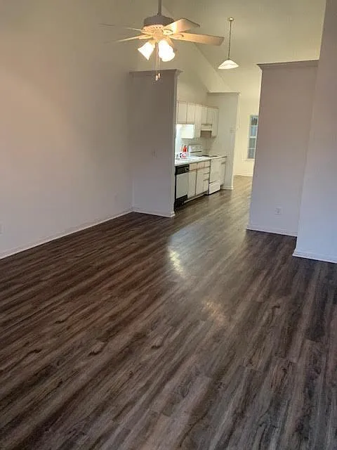 3 bed, 2.0 bath, 1208 sqft, $1,375 — Photo 3